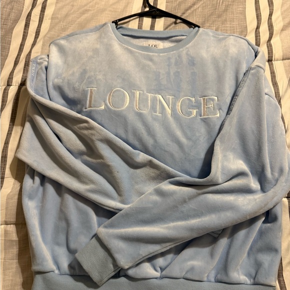 Lounge Set - Picture 2 of 3